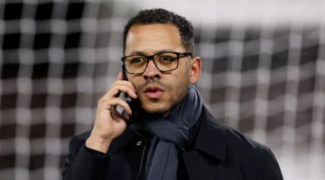 ليام روسينيور يقلد مورينيو في أول مؤتمر صحفي مع تشيلسي